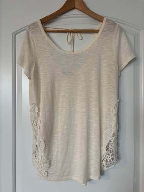 Moa Moa Cream Slub Knit Top with Crochet Lace Sides, tie in back– Size L
